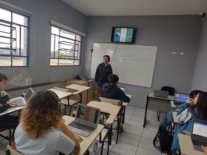 Estudantes do Fundamental II em aula